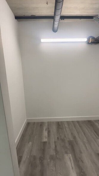 866 The Queensway, Toronto, ON à louer - Vidéo sur l’annonce professionnelle – Image 2 sur 20