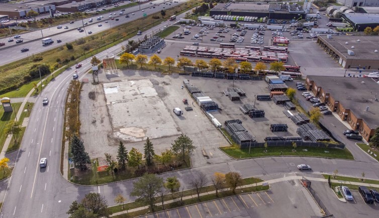 720 Arrow Rd, Toronto, ON à vendre - Photo de l’immeuble – Image 2 sur 2