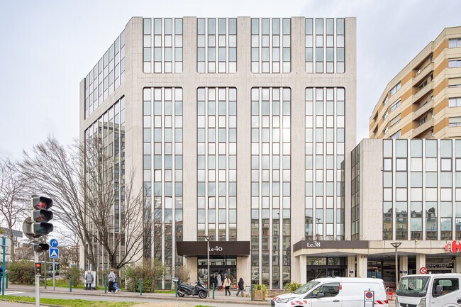 Plus de détails pour 40 Boulevard Henri Sellier, Suresnes - Bureau à louer