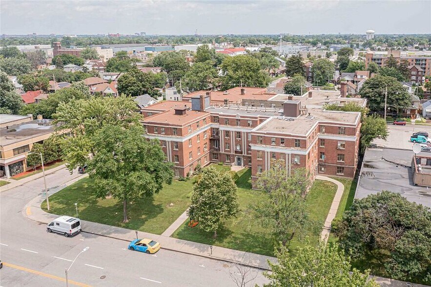 1616 Ouellette Ave, Windsor, ON à vendre - Photo de l’immeuble – Image 1 sur 5