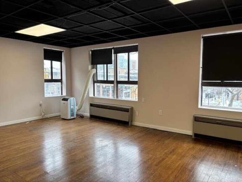 600 S Washington Ave, Royal Oak, MI à louer - Photo de l’immeuble – Image 2 sur 12