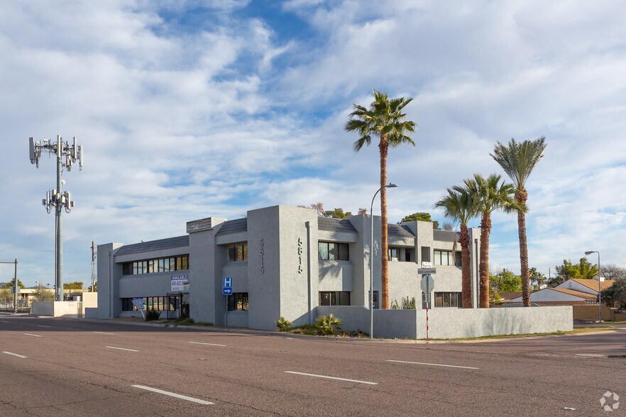 5815 N Black Canyon Hwy, Phoenix, AZ à louer - Photo de l’immeuble – Image 2 sur 29