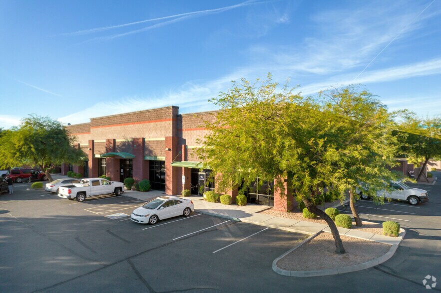 190 E Corporate Pl, Chandler, AZ à louer - Photo de l’immeuble – Image 1 sur 6