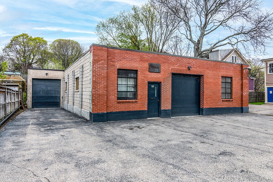 115 Duke St, East Greenwich, RI à vendre - Photo principale – Image 1 sur 19