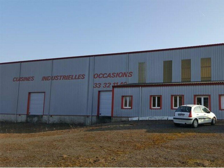 Local d'activités dans Lonrai à vendre - Photo de l’immeuble – Image 3 sur 4