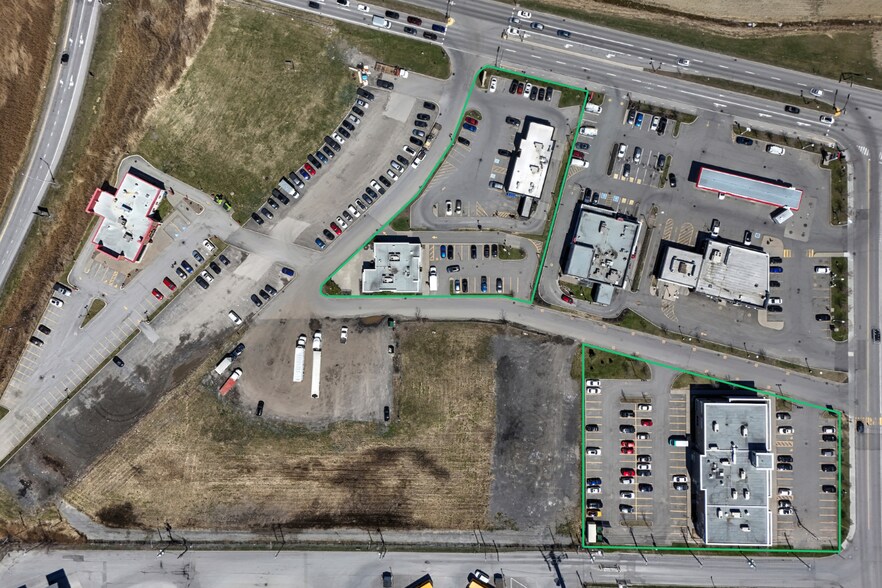 3 Immeubles Commerciaux Repentigny portefeuille de 3 biens à vendre sur LoopNet.fr - Photo de l’immeuble – Image 3 sur 9