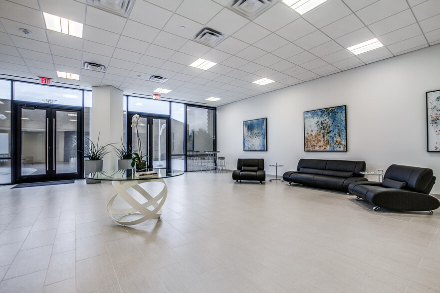 3100 McKinnon St, Dallas, TX à louer - Photo intérieure – Image 2 sur 16