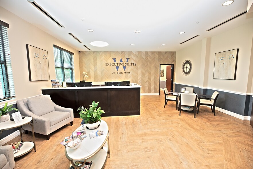 1860 SW Fountainview Blvd, Port Saint Lucie, FL à louer - Photo intérieure – Image 1 sur 25