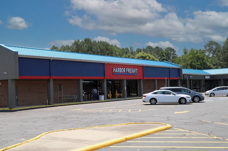 245 Chatham Sq, Siler City, NC à louer - Photo de l’immeuble – Image 2 sur 11