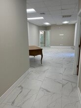 4280 Tamiami Trl E, Naples, FL à louer Photo intérieure– Image 2 sur 6