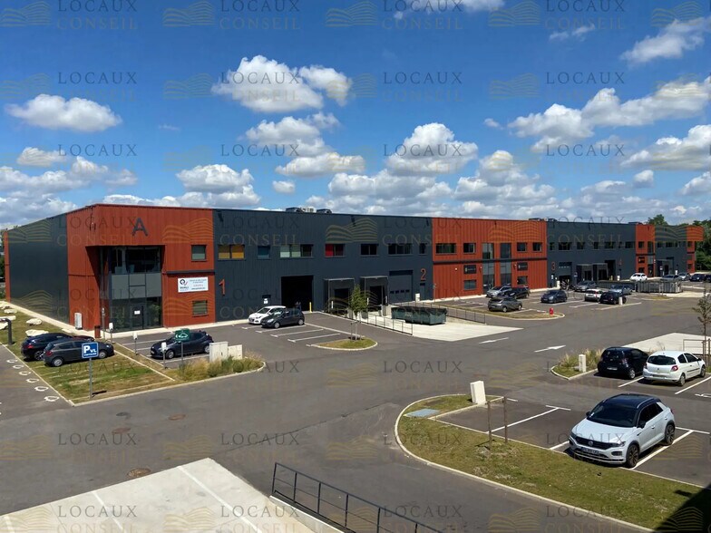 Local d’activités dans SAINT-OUEN-L'AUMONE à louer - Photo de l’immeuble – Image 1 sur 16