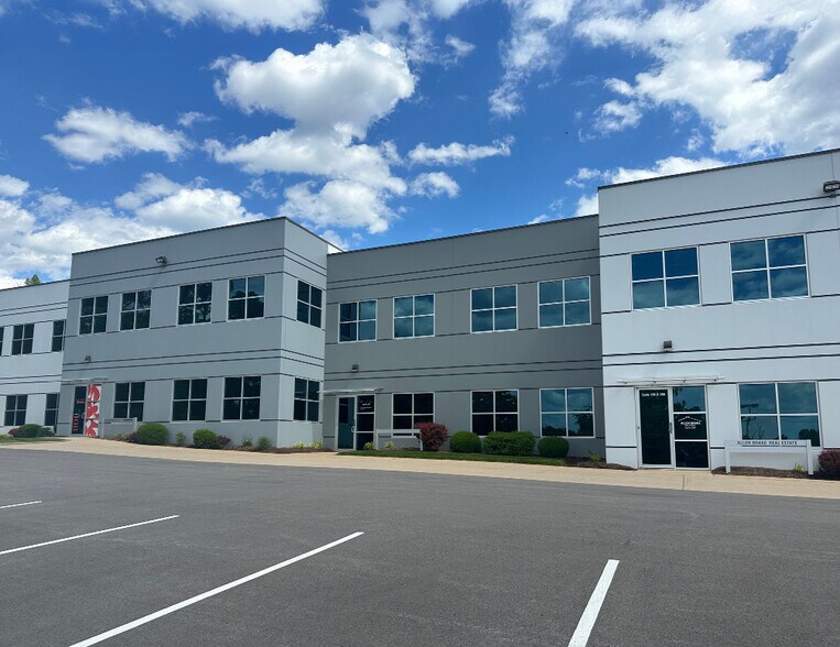 13421 Manchester Rd, Saint Louis, MO à louer - Photo de l’immeuble – Image 2 sur 8
