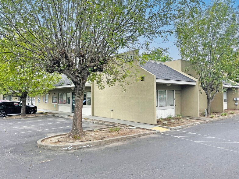 1420 Guerneville Rd, Santa Rosa, CA à louer - Photo de l’immeuble – Image 2 sur 2