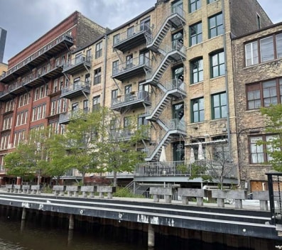 223 N Water St, Milwaukee, WI à louer - Photo de l’immeuble – Image 2 sur 15