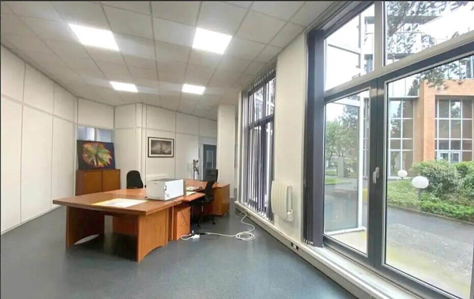 Bureau dans Saint-Germain-en-Laye à louer - Photo de l’immeuble – Image 2 sur 5