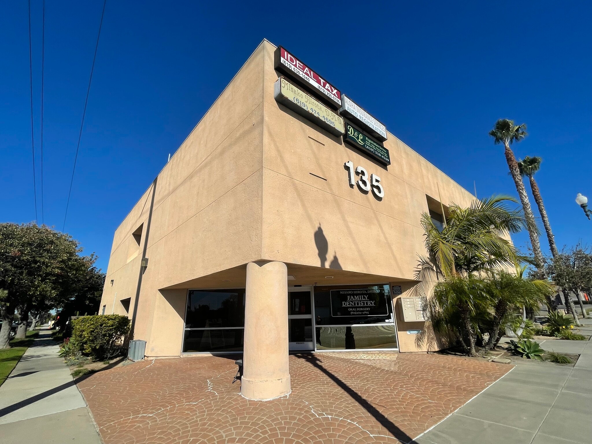 135 Civic Center Dr, National City, CA à louer Photo principale– Image 1 sur 28