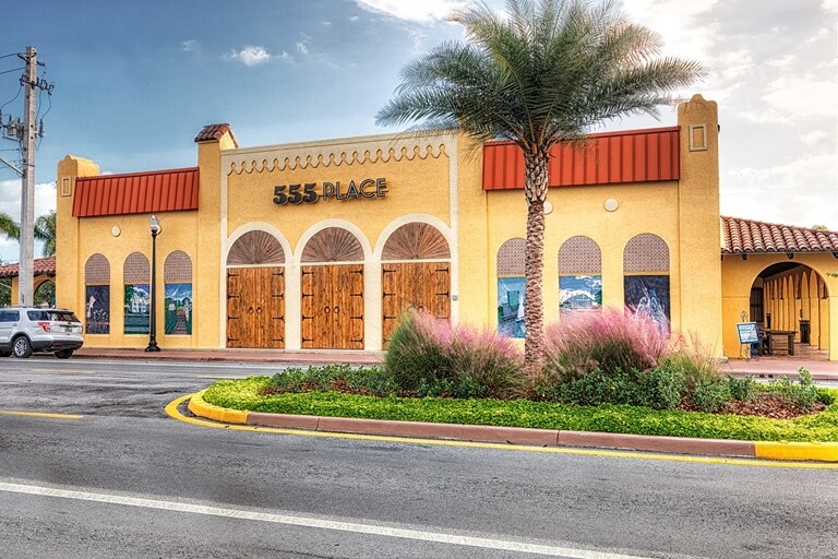 555 S Colorado Ave, Stuart, FL à louer - Photo principale – Image 1 sur 8
