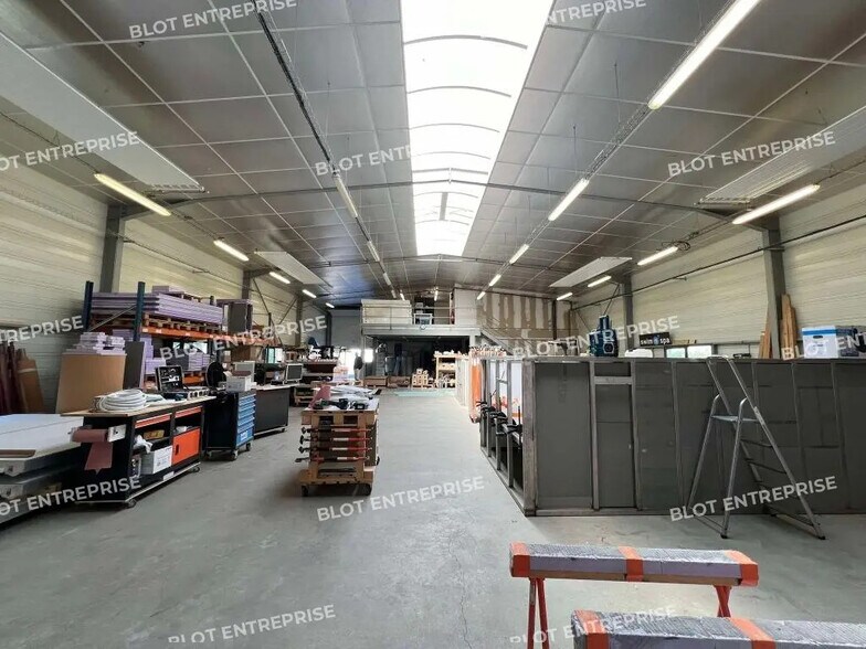 Local d'activités dans La Mézière à vendre - Photo intérieure – Image 3 sur 4