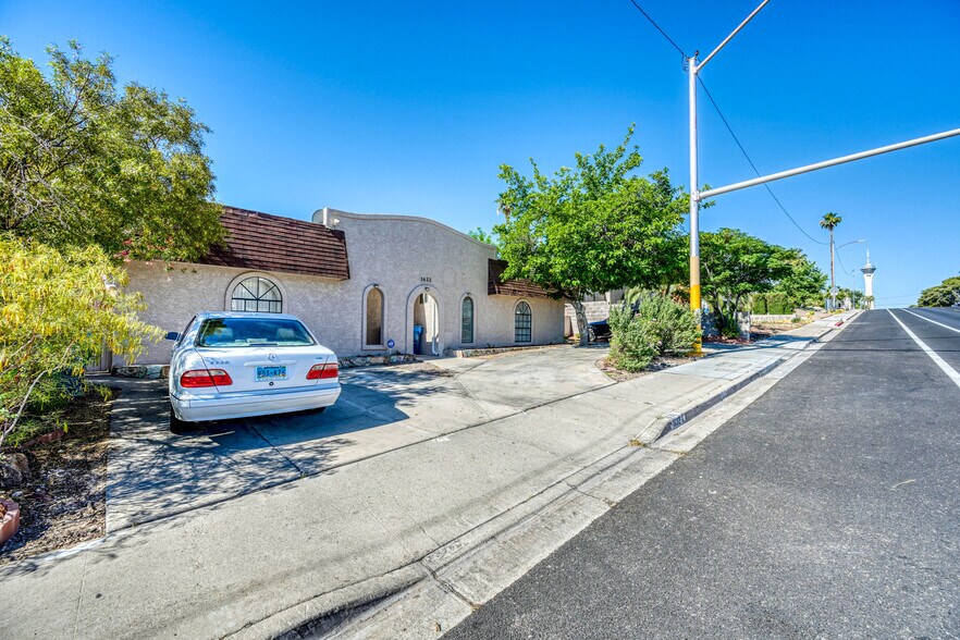 1632 E Saint Louis Ave, Las Vegas, NV à vendre - Photo de l’immeuble – Image 2 sur 43