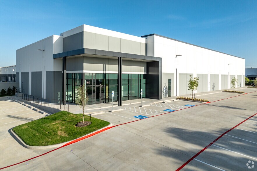 1617 Kings Rd, Garland, TX à louer - Photo de l’immeuble – Image 1 sur 12