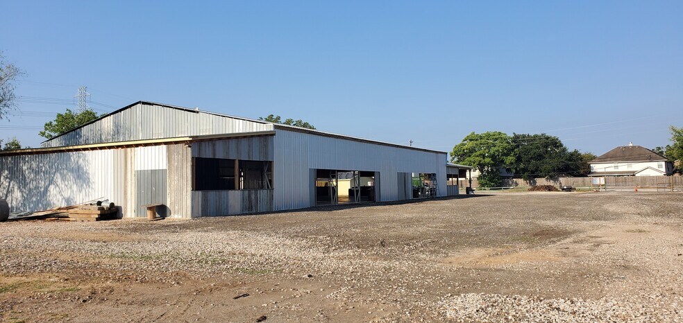 9611 Gaines Rd, Sugar Land, TX à vendre - Photo de l’immeuble – Image 2 sur 11