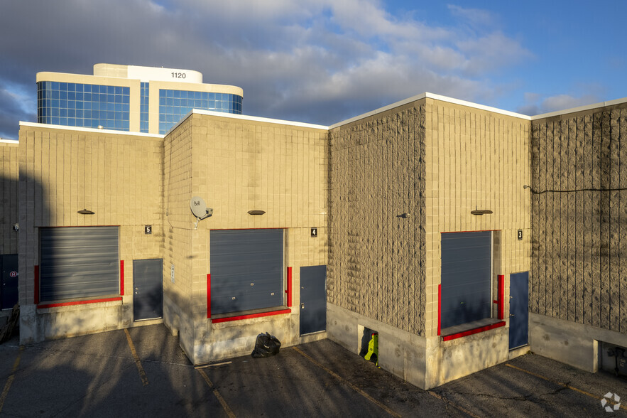 1126 Finch Ave W, Toronto, ON à louer - Photo de l’immeuble – Image 3 sur 6