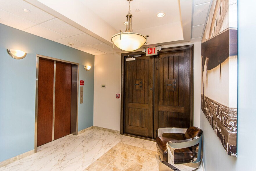 1555 Bonaventure Blvd, Fort Lauderdale, FL à louer - Photo de l’immeuble – Image 3 sur 9