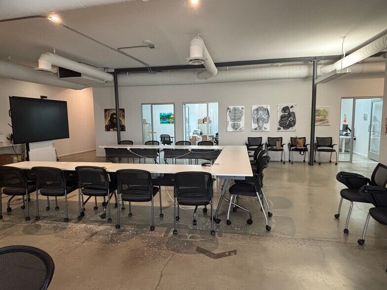 4335 W Adams Blvd, Los Angeles, CA à louer - Photo de l’immeuble – Image 2 sur 4