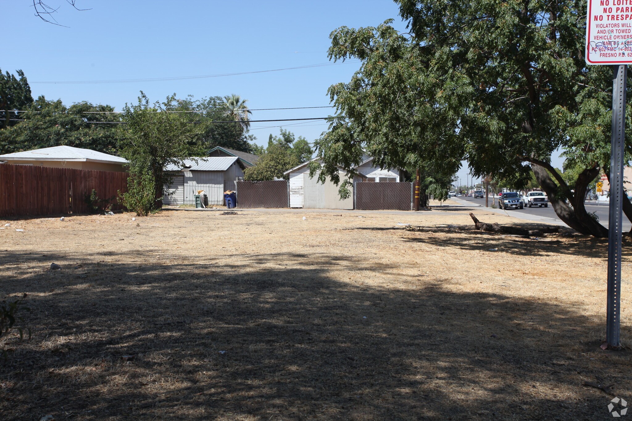 469 E Valeria St, Fresno, CA à vendre Photo principale– Image 1 sur 6
