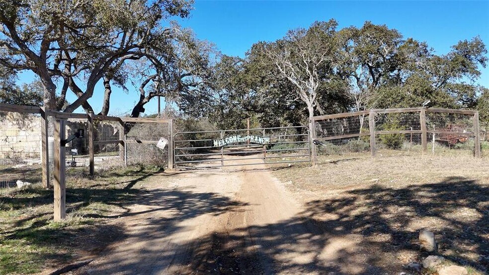 1750 Loop 165, Dripping Springs, TX à vendre - Photo de l’immeuble – Image 2 sur 20