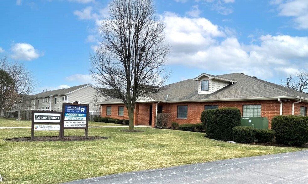 820 S Bartlett Rd, Streamwood, IL à louer - Photo de l’immeuble – Image 2 sur 3