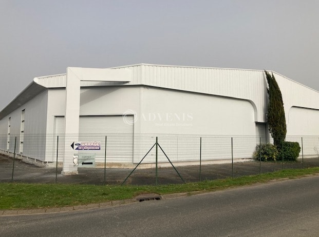 Industriel/Logistique dans Saint-Pantaléon-de-Larche à louer Photo de l’immeuble– Image 1 sur 9
