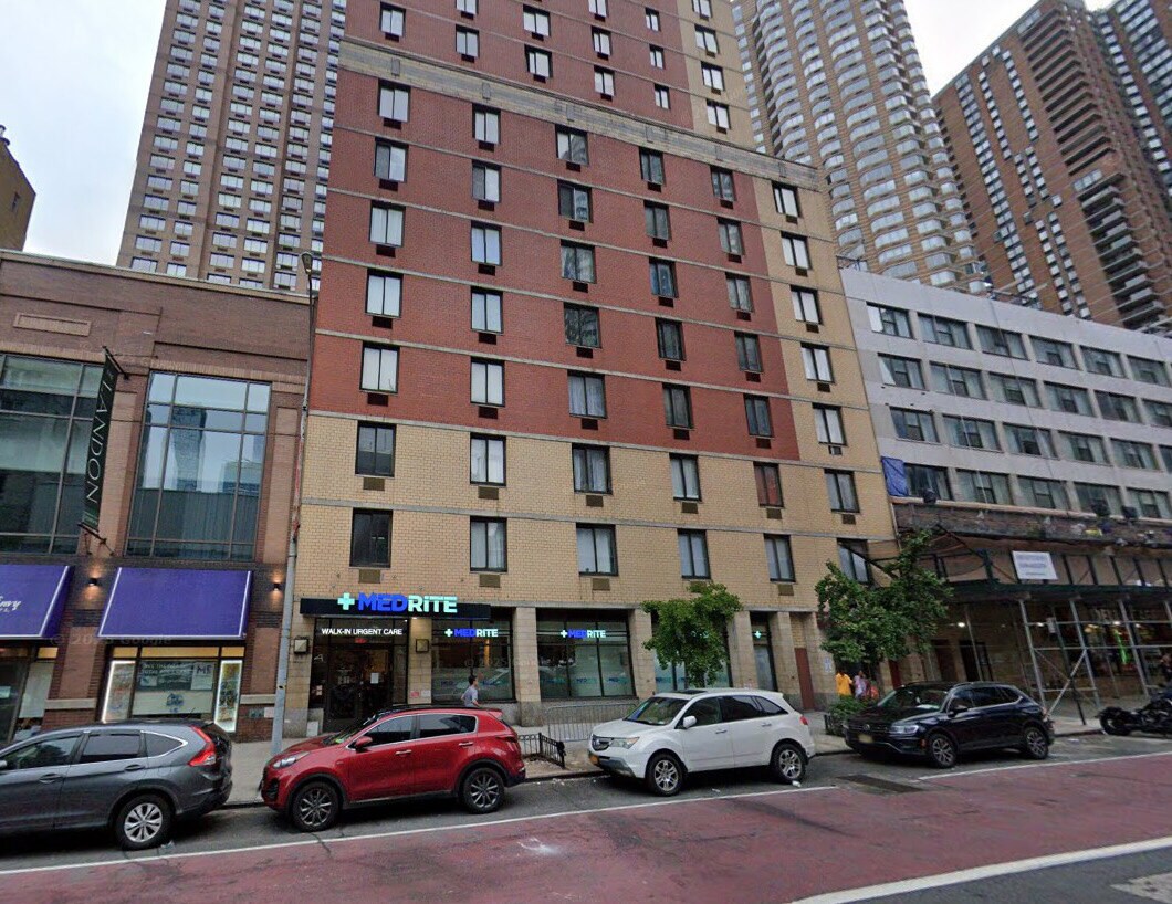 521 W 42nd St, New York, NY à louer Photo principale– Image 1 sur 3