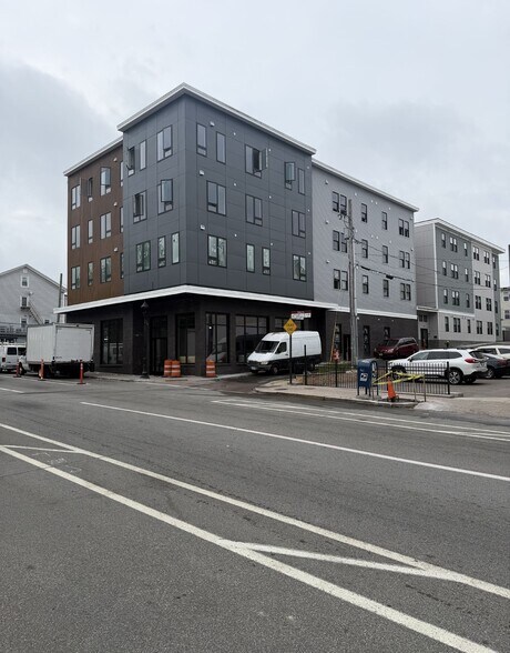 386 Atwells Ave, Providence, RI à louer - Photo de l’immeuble – Image 2 sur 5