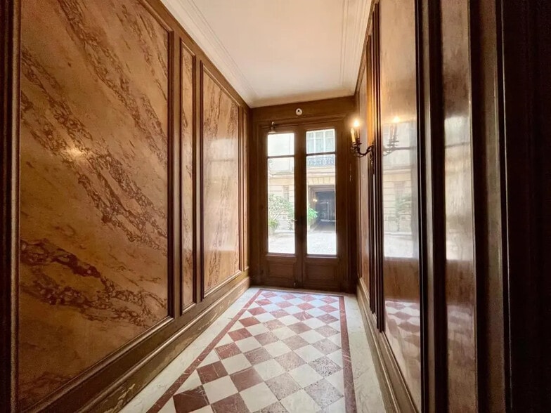 30 Rue Boissière, Paris à louer - Photo de l’immeuble – Image 2 sur 8