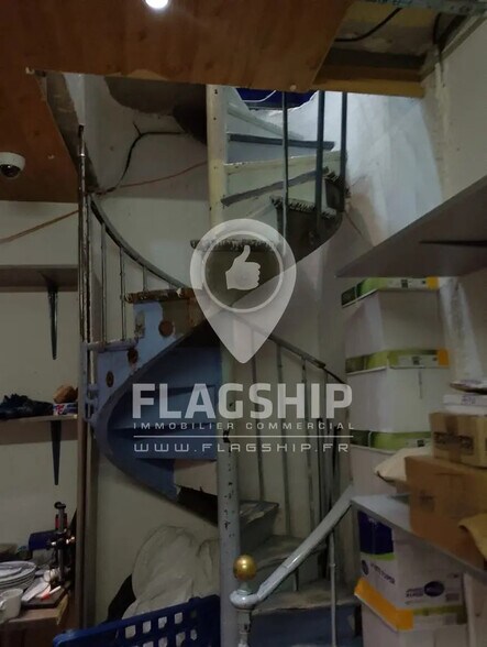 Local commercial dans Paris à louer - Photo de l’immeuble – Image 2 sur 3