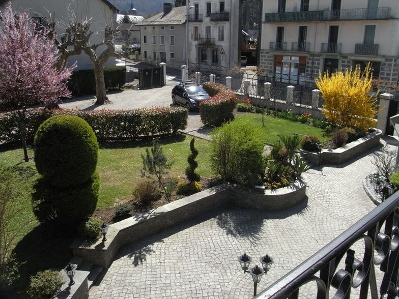 Local commercial dans Valgelon-La Rochette à vendre - Photo de l’immeuble – Image 1 sur 4