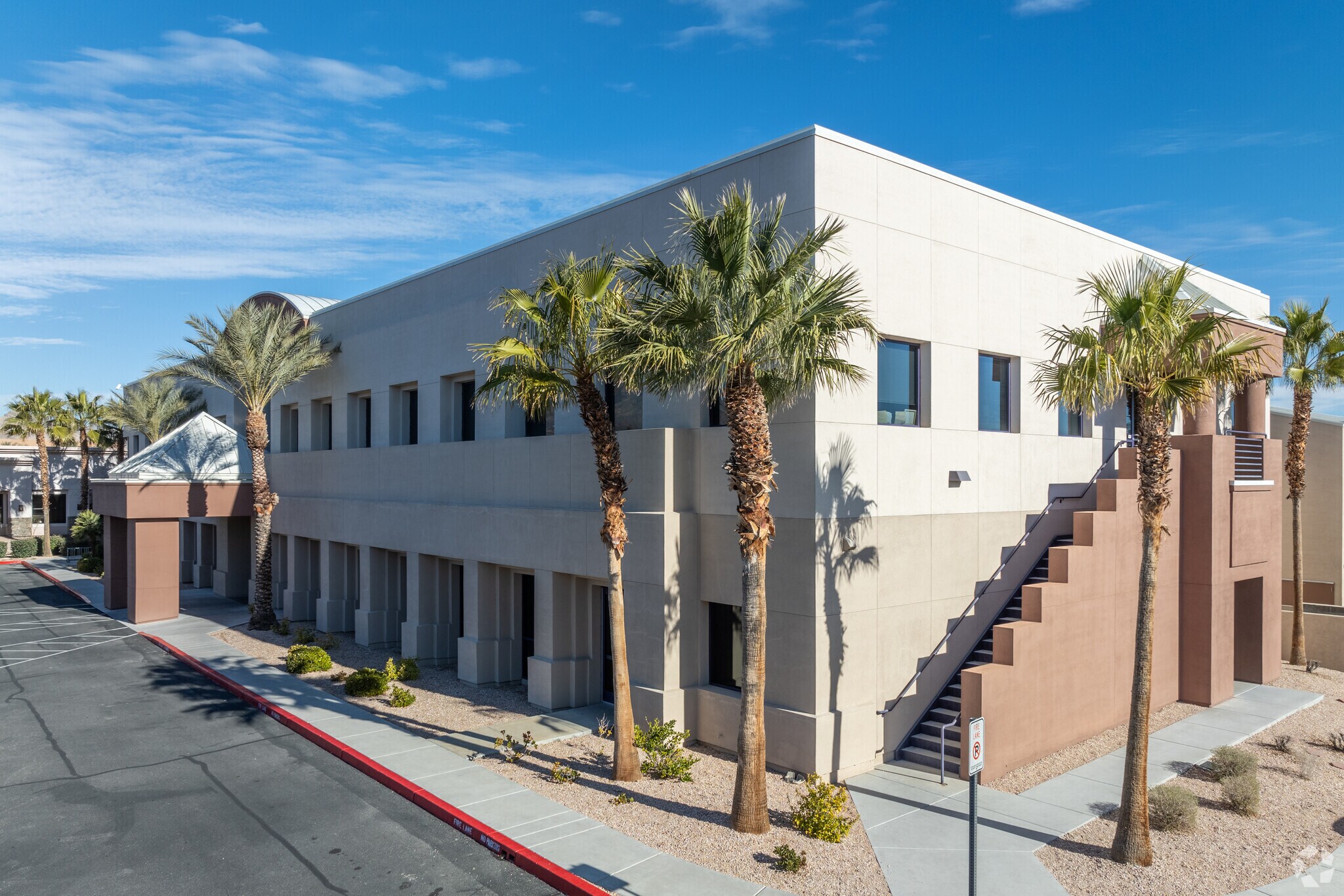 1401 Hillshire Dr, Las Vegas, NV à louer Photo de l’immeuble– Image 1 sur 19