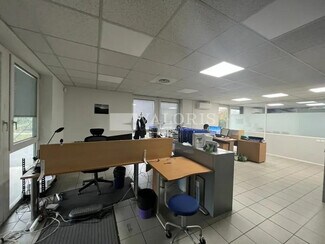 Plus de détails pour 25 B Rue Du 35eme Regiment D'Aviation, Bron - Bureau à louer