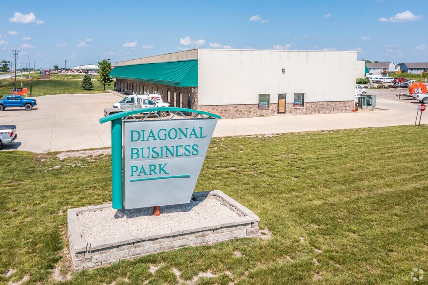 3401 Henry St SW, Bondurant, IA à louer - Photo de l’immeuble – Image 3 sur 10