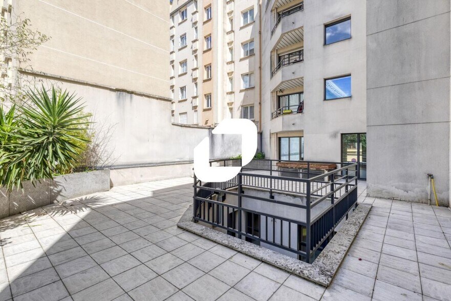 Bureau dans Boulogne-Billancourt à louer - Photo de l’immeuble – Image 3 sur 24