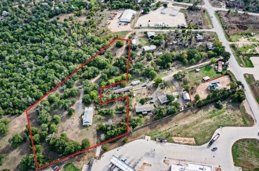 120 James Hoskins Ln, Cedar Creek, TX à vendre - Photo principale – Image 1 sur 19