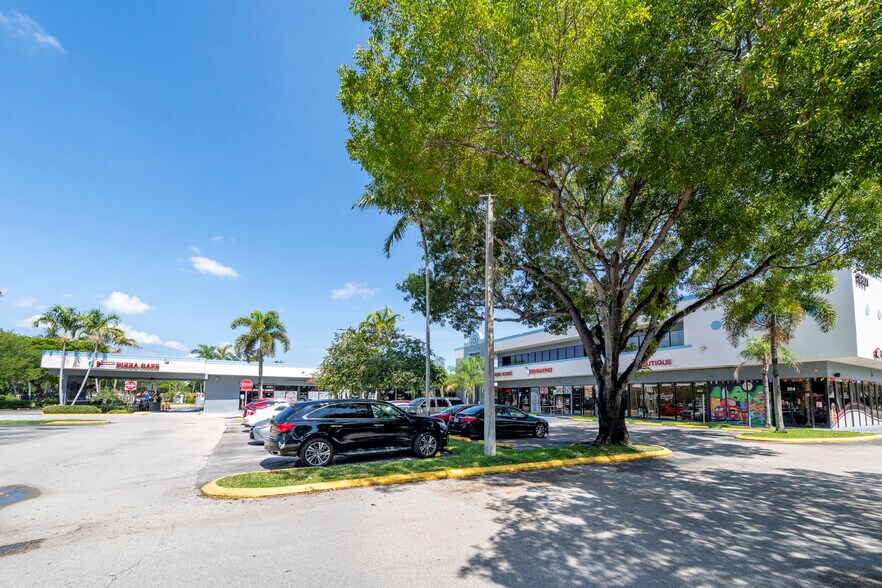 3801 N University Dr, Sunrise, FL à louer - Photo de l’immeuble – Image 2 sur 12