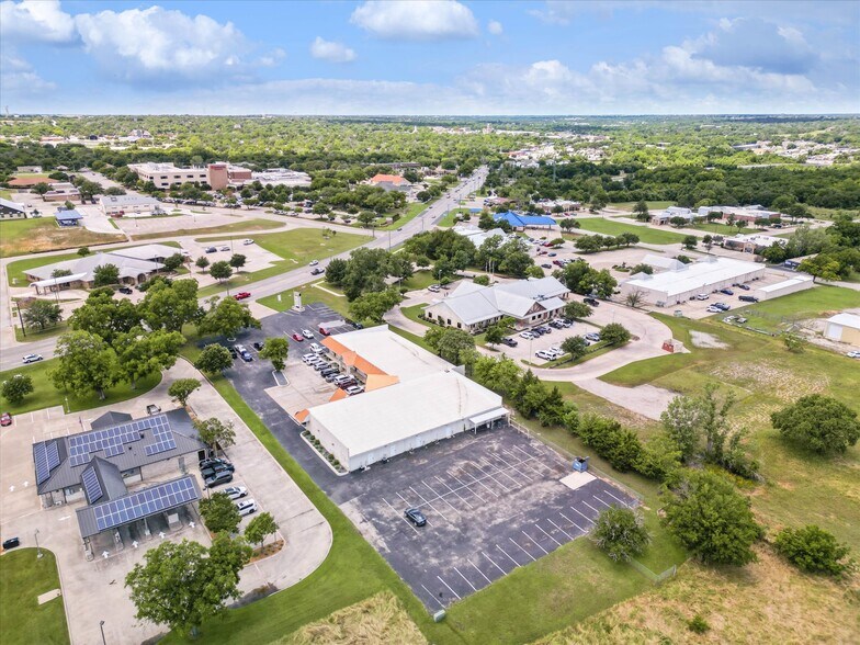 1105 Santa Fe Dr, Weatherford, TX à louer - Photo de l’immeuble – Image 2 sur 13