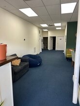 63-17 Metropolitan Ave, Middle Village, NY à louer Photo intérieure– Image 2 sur 10