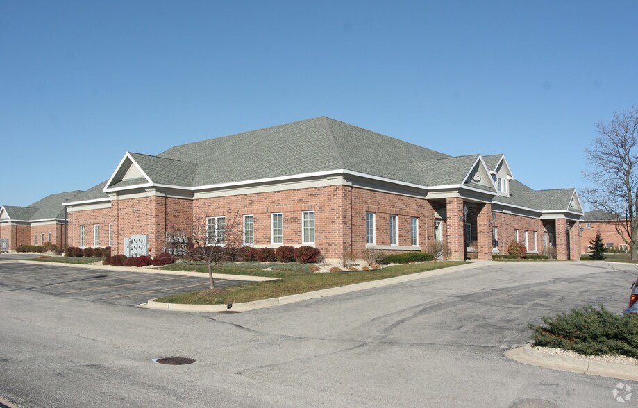5445 Grand Ave, Gurnee, IL à vendre - Photo principale – Image 1 sur 17