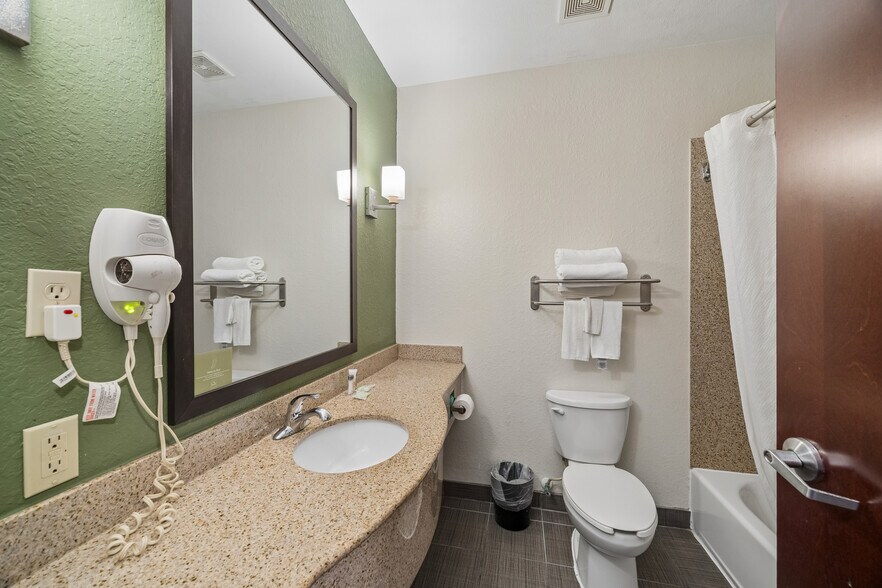 18150 McKay Dr, Humble, TX à vendre - Photo de l’immeuble – Image 2 sur 10