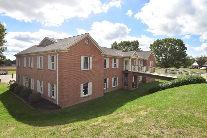 16400 Village Pky, Fredericktown, OH à vendre - Photo de l’immeuble – Image 3 sur 9