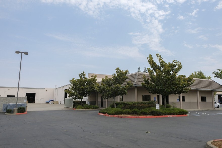 11455 Hydraulics Dr, Rancho Cordova, CA à louer - Photo de l’immeuble – Image 2 sur 2