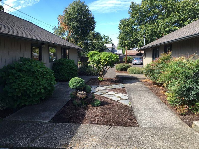 12707 NE Halsey St, Portland, OR à vendre - Photo de l’immeuble – Image 2 sur 7